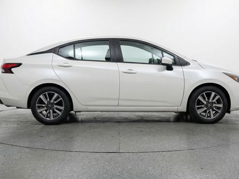 Used 2025 Nissan Versa SV image 11