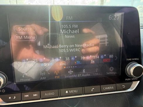 Used 2025 Nissan Sentra SR FWD image 9