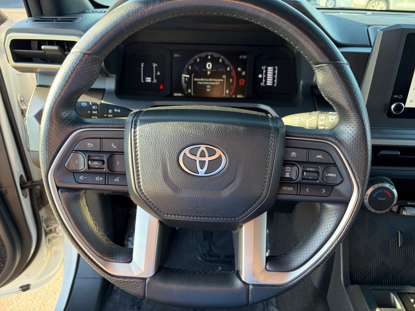 Used 2025 Toyota 4Runner SR5 AWD/4WD image 12