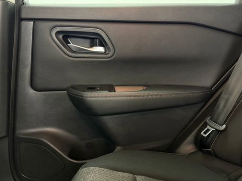 Used 2024 Nissan Rogue SV FWD image 33