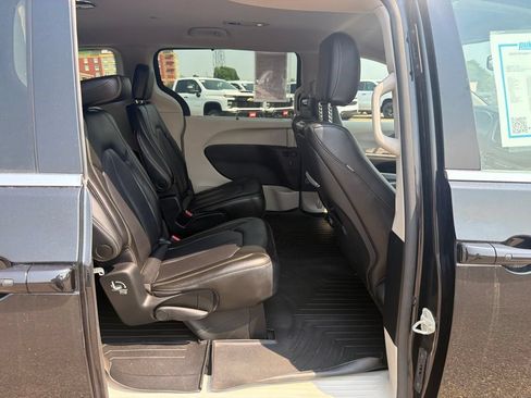 Used 2023 Chrysler Pacifica Touring-L w/ Uconnect Theater Family Group AWD/4WD image 34