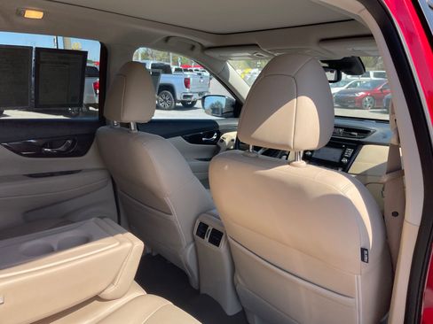 Used 2017 Nissan Rogue SL w/ SL Premium Package image 26