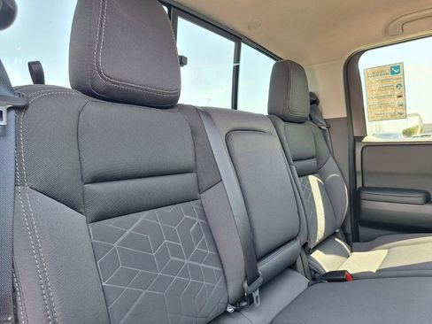 Used 2025 Nissan Frontier SV w/ SV Convenience Package image 29