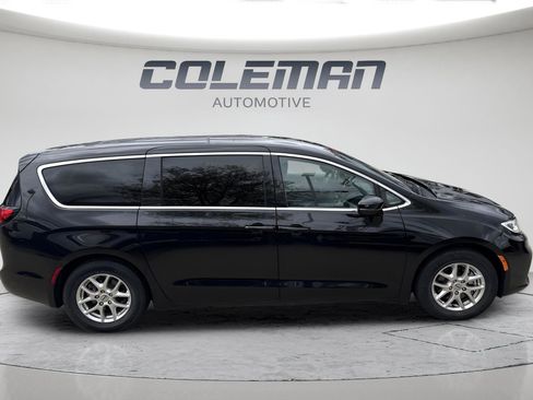 Used 2023 Chrysler Pacifica Touring-L FWD image 33