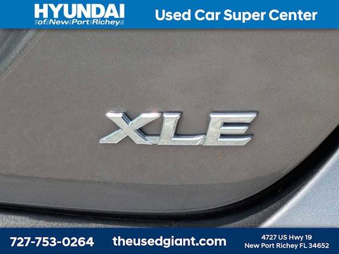 Used 2019 Toyota Camry XLE FWD image 12