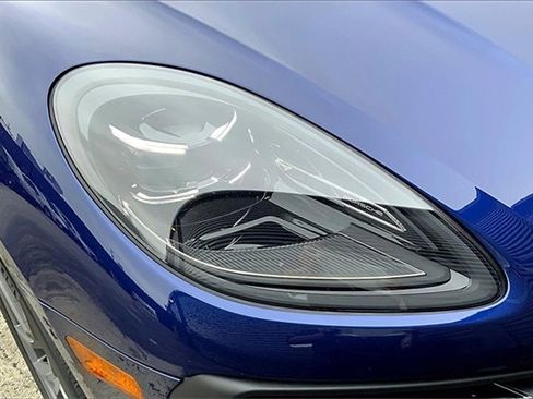 New 2025 Porsche Macan image 18