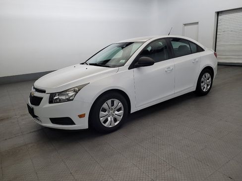 Used 2014 Chevrolet Cruze LS FWD image 2