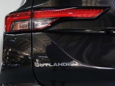 Used 2022 Mitsubishi Outlander ES image 6