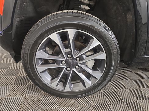 Used 2023 Jeep Grand Cherokee Overland AWD/4WD image 35