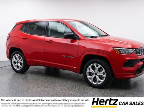 Used 2025 Jeep Compass Latitude AWD/4WD image 1