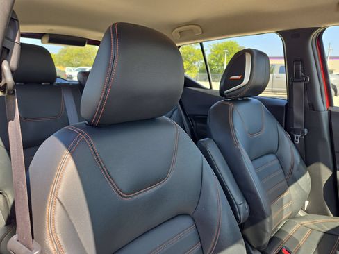 Used 2019 Nissan Kicks SR w/ SR Premium Package FWD image 29