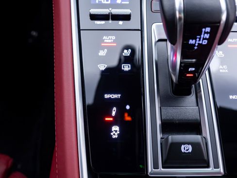 Certified 2023 Porsche Panamera Platinum Edition image 27