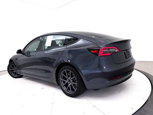 Used 2019 Tesla Model 3 Mid Range RWD image 2