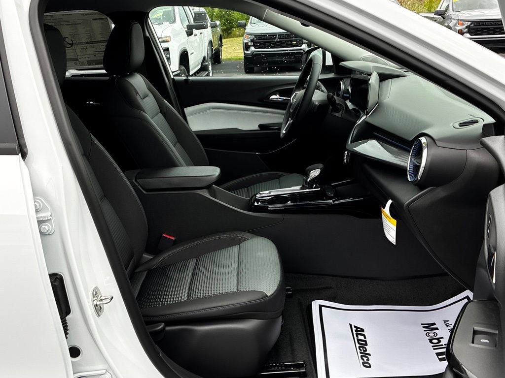 New 2026 Chevrolet Trax LT w/ LT Convenience Package FWD image 17