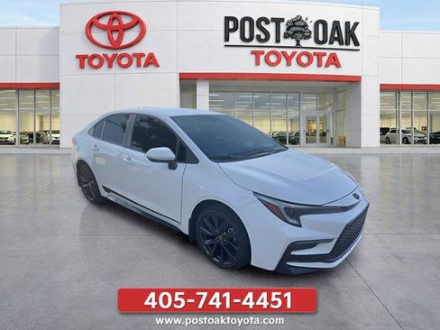Used 2025 Toyota Corolla SE FWD image 1