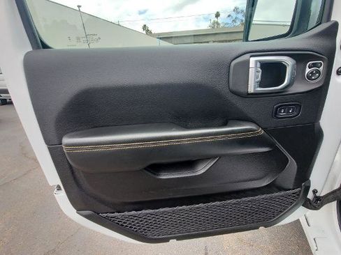 Used 2025 Jeep Wrangler Unlimited Sahara AWD/4WD image 21
