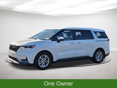 Used 2024 Kia Carnival LX image 3