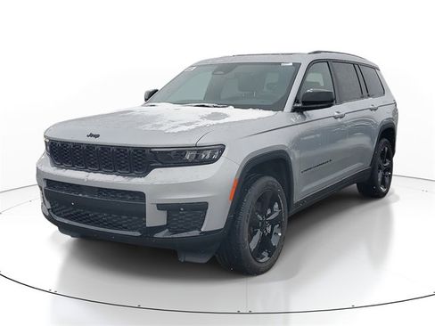 New 2025 Jeep Grand Cherokee L Altitude image 2