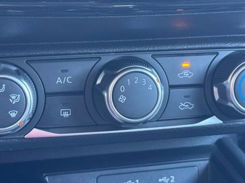 Certified 2025 Nissan Kicks SV image 35