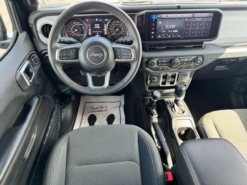 Used 2024 Jeep Wrangler Unlimited Sahara AWD/4WD image 19