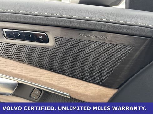 Certified 2025 Volvo XC90 B6 Plus image 19