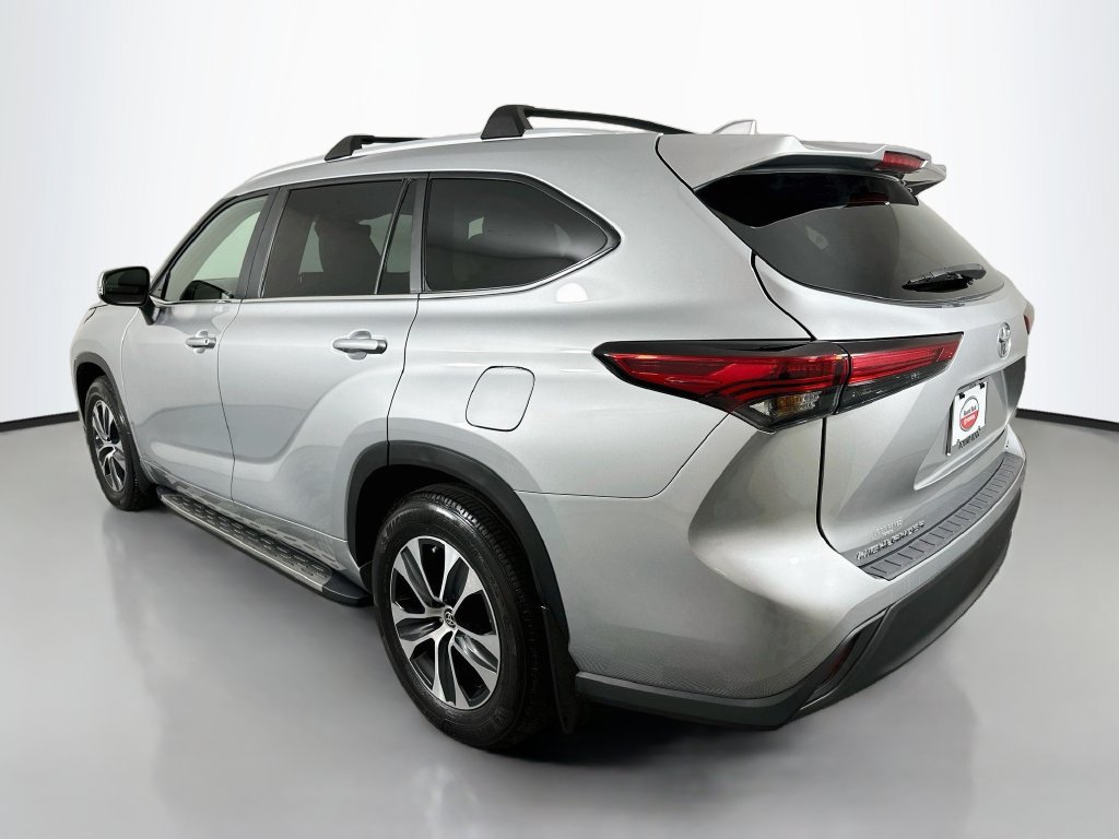 Used 2023 Toyota Highlander XLE FWD image 7