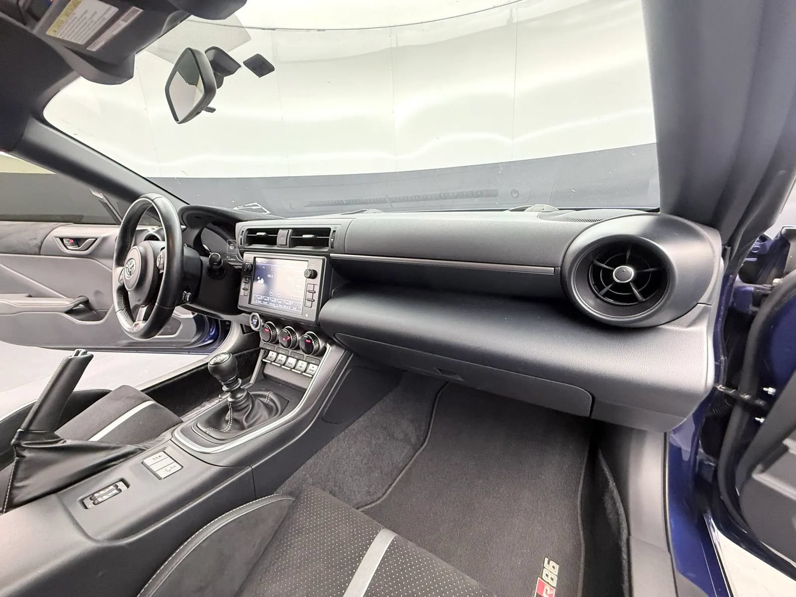 Used 2024 Toyota GR86 Premium RWD image 25