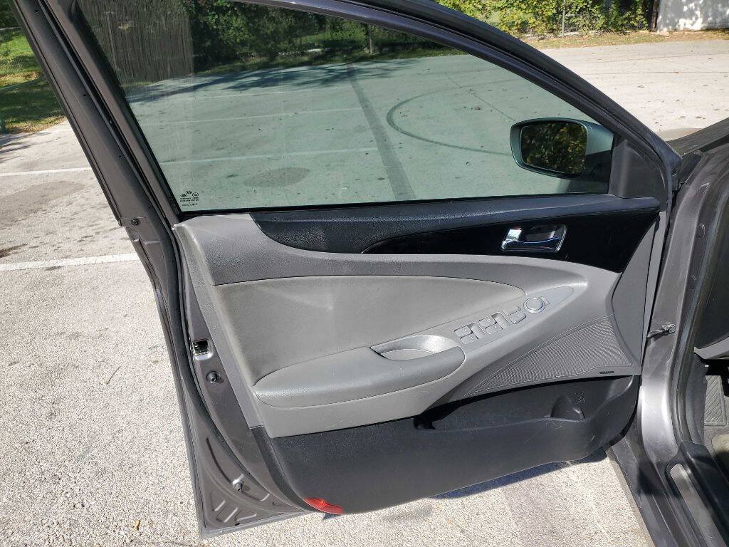 Used 2011 Hyundai Sonata Limited FWD image 14
