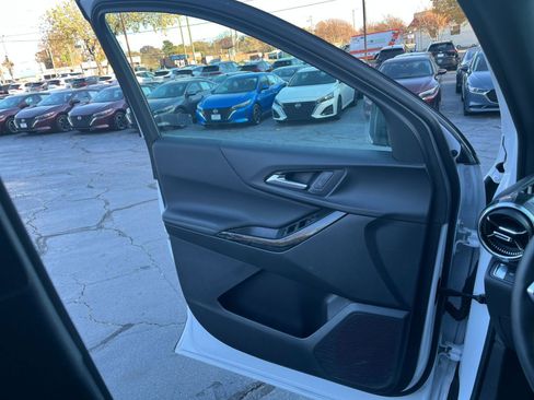 Used 2025 Chevrolet Equinox LT image 18