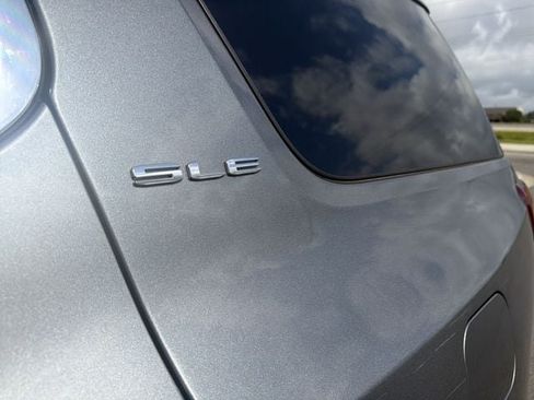 Used 2021 GMC Acadia SLE FWD image 20