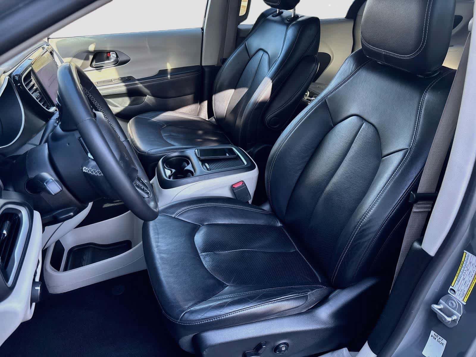 Used 2022 Chrysler Pacifica Touring-L FWD image 19
