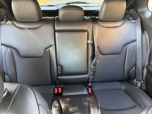 Used 2025 Jeep Compass Trailhawk image 33