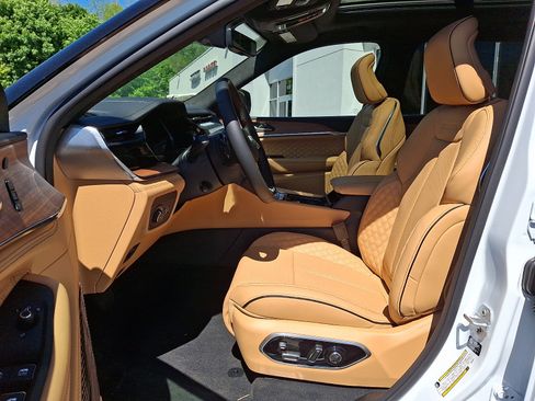 New 2026 Jeep Grand Cherokee L Summit w/ Advanced Protech Group IV AWD/4WD image 9