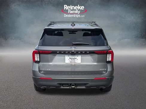 Used 2025 Ford Explorer Active AWD/4WD image 6