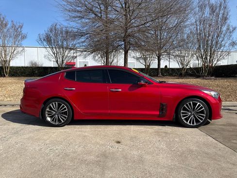 Used 2019 Kia Stinger BASE image 2
