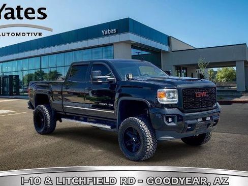 Used 2018 GMC Sierra 2500 Denali w/ Duramax Plus Package AWD/4WD image 1
