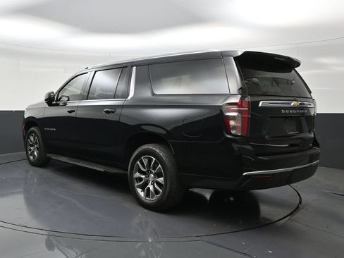 Used 2024 Chevrolet Suburban LT w/ LT Signature Package RWD image 3