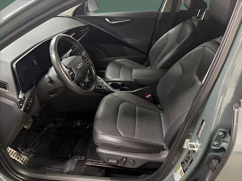 Used 2023 Kia Niro SX Touring FWD image 10