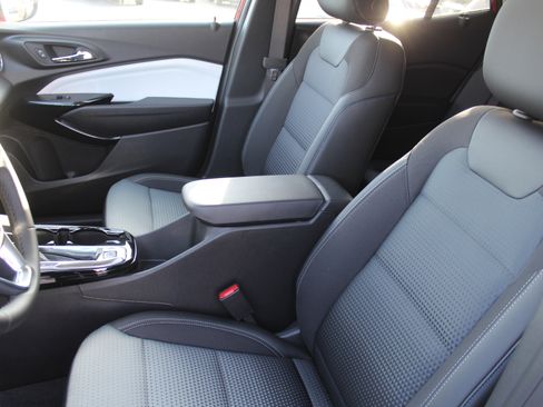 New 2026 Chevrolet Trax LT image 9