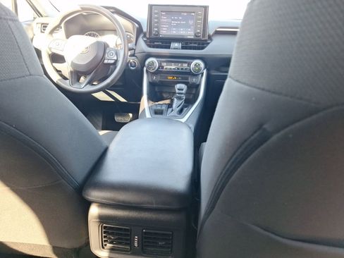 Used 2021 Toyota RAV4 XLE image 32