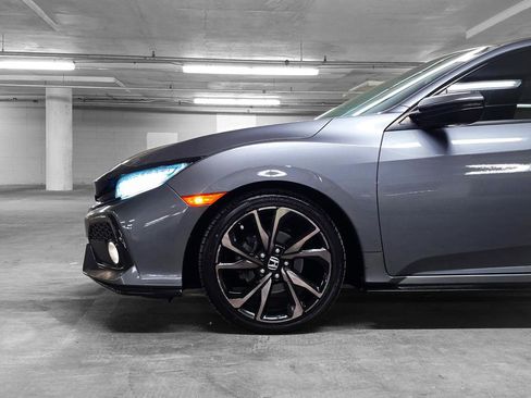 Certified 2018 Honda Civic Sport Touring image 16