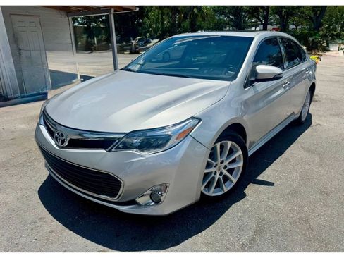 Used 2014 Toyota Avalon Limited w/ Technology Package FWD image 2