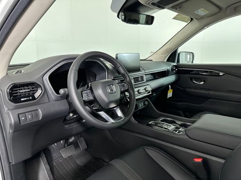 New 2025 Honda Pilot EX-L image 3