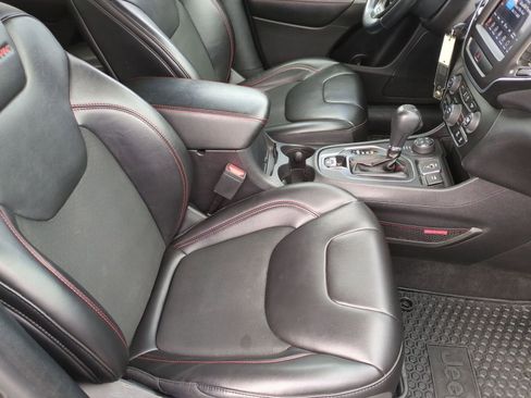 Used 2020 Jeep Cherokee Trailhawk w/ Cold Weather Group image 26