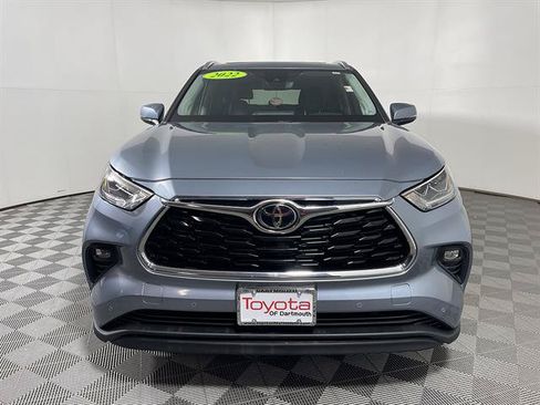 Used 2022 Toyota Highlander Limited AWD/4WD image 2
