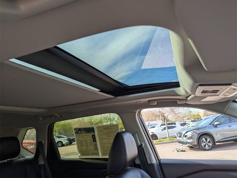 Used 2025 Nissan Rogue Platinum image 13