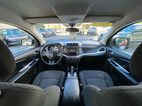 Used 2017 Dodge Journey SE image 12