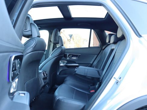 Used 2024 Mercedes-Benz GLC 300 4MATIC w/ Advanced USB Package image 15