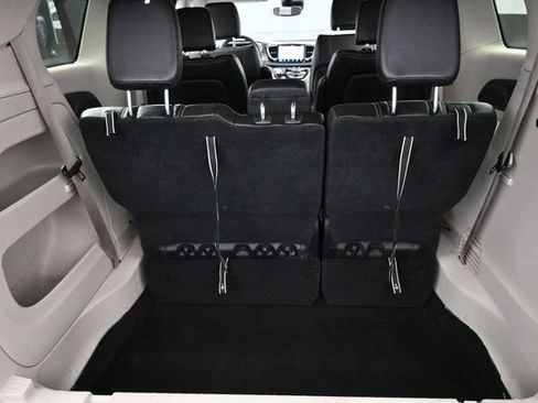 Used 2023 Chrysler Pacifica Touring-L FWD image 27