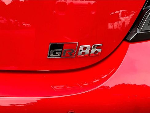 Used 2023 Toyota GR86 RWD image 10
